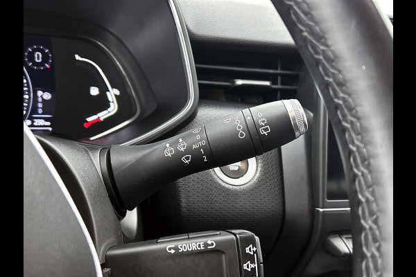 Renault Clio 1.3 TCe line(Goed OnderH, Camera, Trekhaak, Carplay, Climate Con, Navi, Etc)