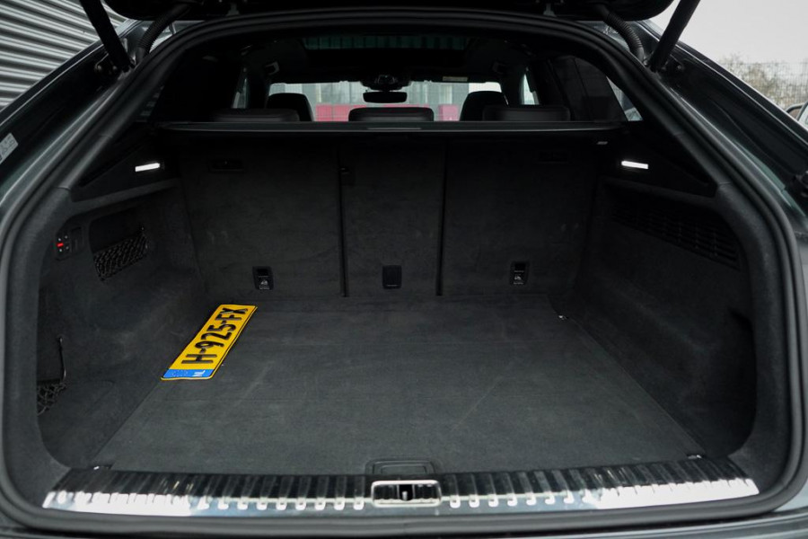 Audi Q8 4.0 TFSI RS Q8 quattro / NL Auto / Pano / Keramisch / Performance / Stoelklima