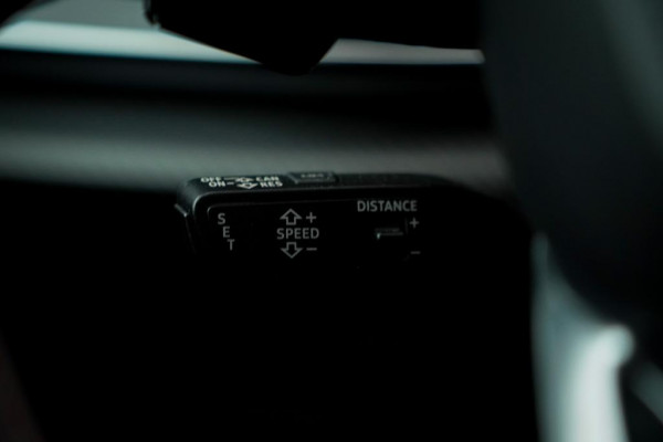 Audi Q8 4.0 TFSI RS Q8 quattro / NL Auto / Pano / Keramisch / Performance / Stoelklima