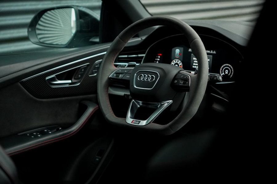 Audi Q8 4.0 TFSI RS Q8 quattro / NL Auto / Pano / Keramisch / Performance / Stoelklima