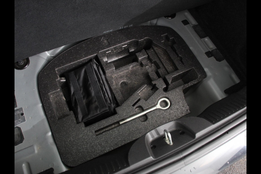 Fiat 500 1.0 Hybrid Dolcevita Finale | Panorama dak | Climate Control | Cruise Control | Navigatie | Apple Carplay/Android Auto | Dab | Digitale Cockpit | Parkeer Sensoren  | Lichtmetalen Velgen | Led