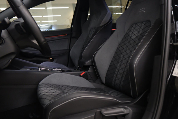 Volkswagen Golf 1.5 eTSI R-Line 150 PK BLACKSTYLE/PANO/CARPLAY/ACC/LANEASSIST/VOL