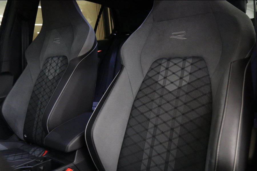 Volkswagen Golf 1.5 eTSI R-Line 150 PK BLACKSTYLE/PANO/CARPLAY/ACC/LANEASSIST/VOL