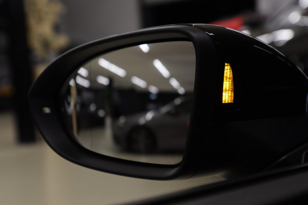 Volkswagen Golf 1.5 eTSI R-Line 150 PK BLACKSTYLE/PANO/CARPLAY/ACC/LANEASSIST/VOL