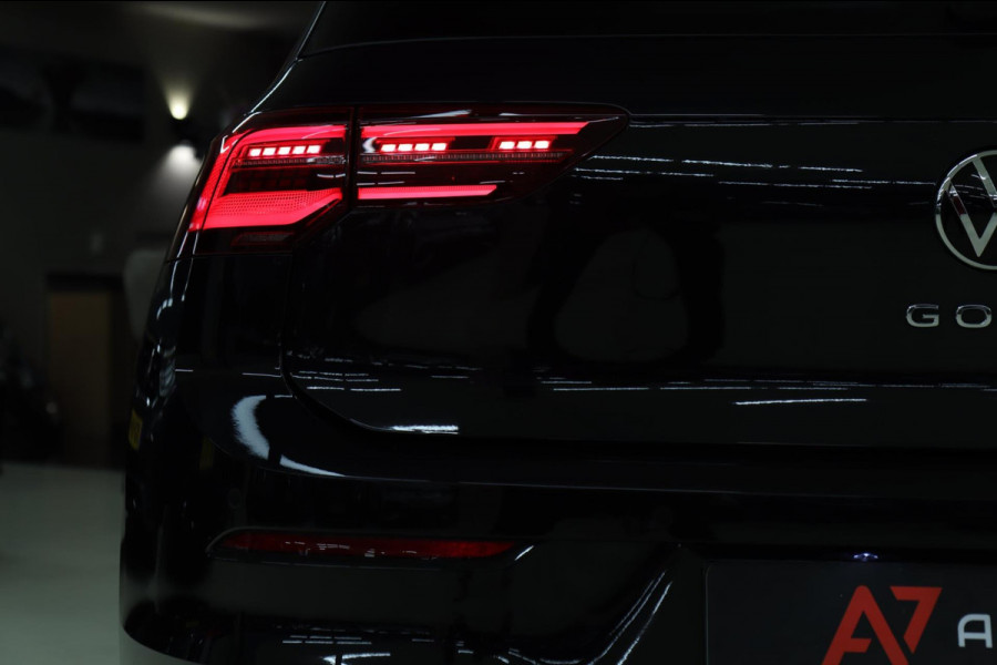 Volkswagen Golf 1.5 eTSI R-Line 150 PK BLACKSTYLE/PANO/CARPLAY/ACC/LANEASSIST/VOL