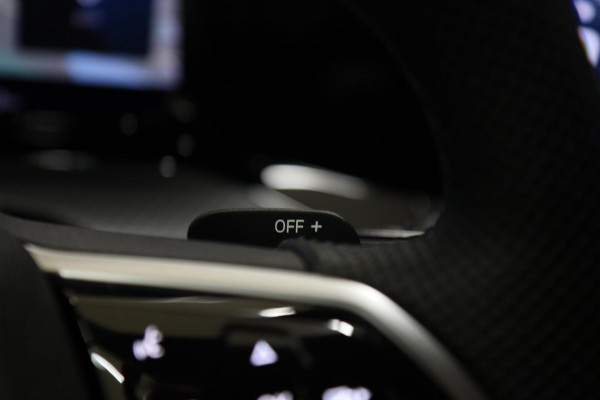 Volkswagen Golf 1.5 eTSI R-Line 150 PK BLACKSTYLE/PANO/CARPLAY/ACC/LANEASSIST/VOL