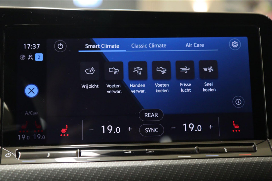 Volkswagen Golf 1.5 eTSI R-Line 150 PK BLACKSTYLE/PANO/CARPLAY/ACC/LANEASSIST/VOL