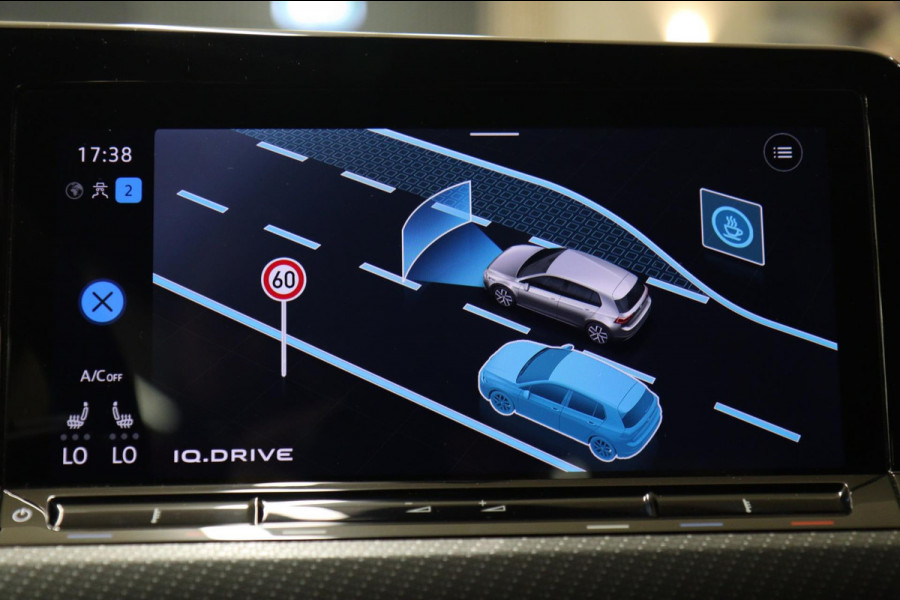 Volkswagen Golf 1.5 eTSI R-Line 150 PK BLACKSTYLE/PANO/CARPLAY/ACC/LANEASSIST/VOL