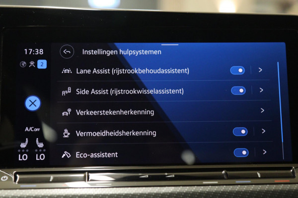 Volkswagen Golf 1.5 eTSI R-Line 150 PK BLACKSTYLE/PANO/CARPLAY/ACC/LANEASSIST/VOL