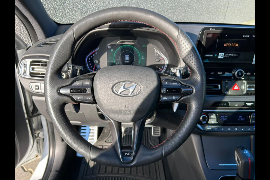 Hyundai i30 1.5 T-GDi MHEV N-Line Sky | AUTOMAAT | TREKHAAK | PANO | A.CAMERA | STOEL/STUURVERWARMING | APK T/M 23-9-2027 | TOPPER