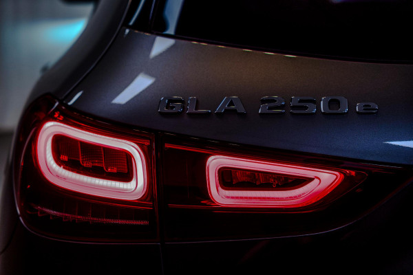 Mercedes-Benz GLA 250 e AMG Line Trekhaak|Dodehoek|Camera|Elektrische Achterklep|