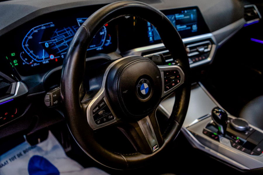 BMW 3-serie 330i High Executive M-Sport|Schuifdak|Laser|Elektr.Stoelen|