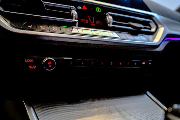 BMW 3-serie 330i High Executive M-Sport|Schuifdak|Laser|Elektr.Stoelen|