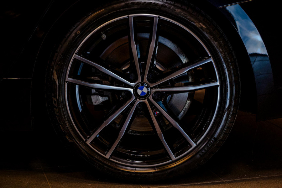 BMW 3-serie 330i High Executive M-Sport|Schuifdak|Laser|Elektr.Stoelen|