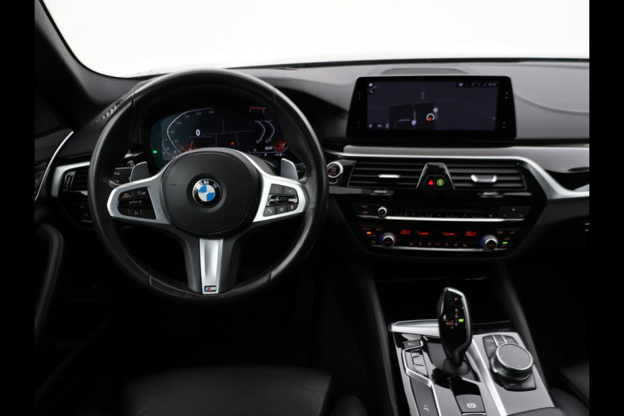 BMW 5 Serie Touring 520i HE LUXURY + PANORAMA | HEAD-UP | LIVE COCKPIT | 1e EIGENAAR | SFEERVERLICHTING | LEDER