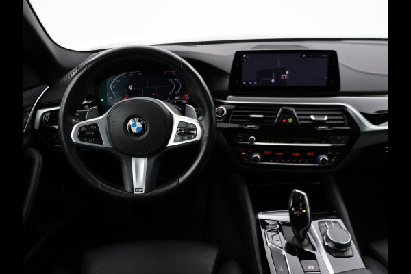 BMW 5 Serie Touring 520i HE LUXURY + PANORAMA | HEAD-UP | LIVE COCKPIT | 1e EIGENAAR | SFEERVERLICHTING | LEDER