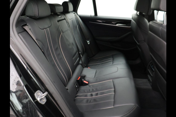 BMW 5 Serie Touring 520i HE LUXURY + PANORAMA | HEAD-UP | LIVE COCKPIT | 1e EIGENAAR | SFEERVERLICHTING | LEDER