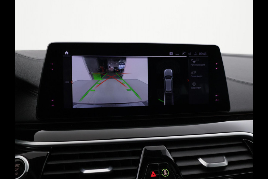 BMW 5 Serie Touring 520i HE LUXURY + PANORAMA | HEAD-UP | LIVE COCKPIT | 1e EIGENAAR | SFEERVERLICHTING | LEDER