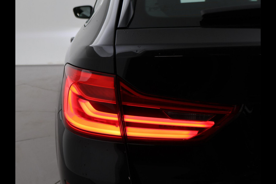 BMW 5 Serie Touring 520i HE LUXURY + PANORAMA | HEAD-UP | LIVE COCKPIT | 1e EIGENAAR | SFEERVERLICHTING | LEDER