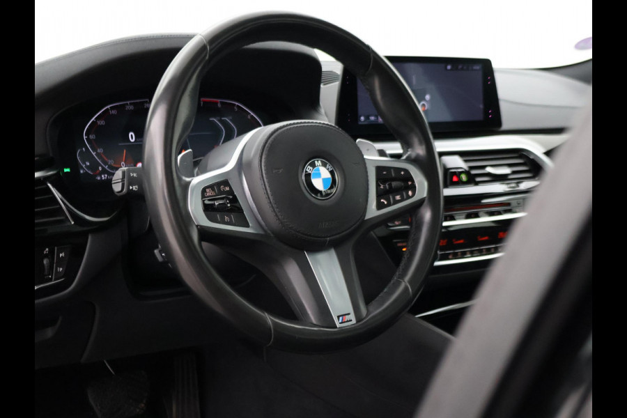 BMW 5 Serie Touring 520i HE LUXURY + PANORAMA | HEAD-UP | LIVE COCKPIT | 1e EIGENAAR | SFEERVERLICHTING | LEDER