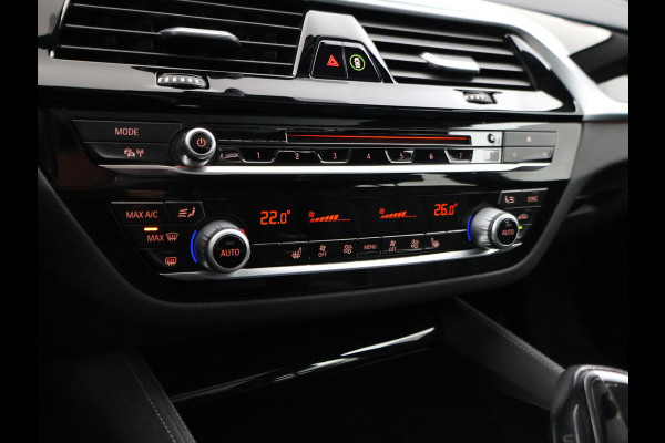 BMW 5 Serie Touring 520i HE LUXURY + PANORAMA | HEAD-UP | LIVE COCKPIT | 1e EIGENAAR | SFEERVERLICHTING | LEDER