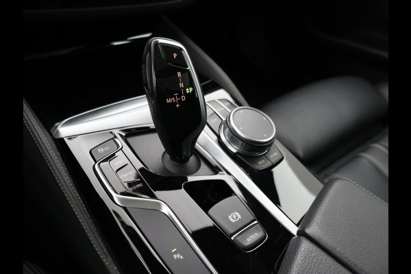 BMW 5 Serie Touring 520i HE LUXURY + PANORAMA | HEAD-UP | LIVE COCKPIT | 1e EIGENAAR | SFEERVERLICHTING | LEDER