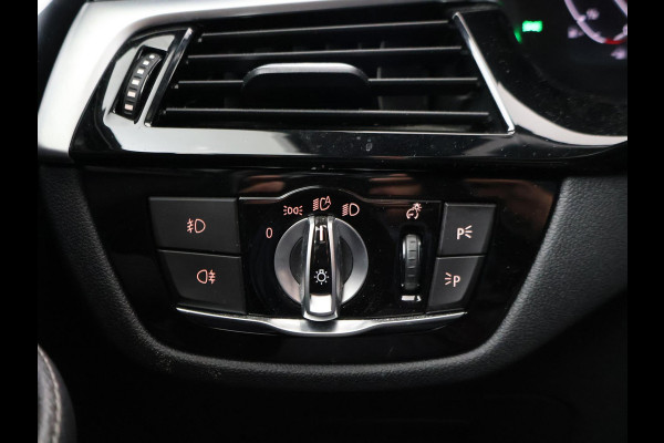 BMW 5 Serie Touring 520i HE LUXURY + PANORAMA | HEAD-UP | LIVE COCKPIT | 1e EIGENAAR | SFEERVERLICHTING | LEDER