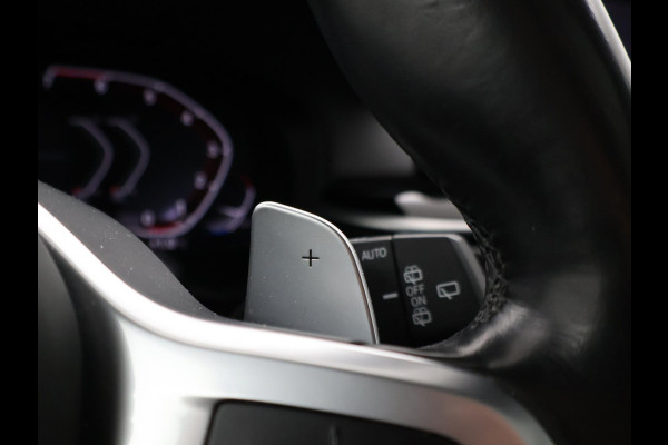 BMW 5 Serie Touring 520i HE LUXURY + PANORAMA | HEAD-UP | LIVE COCKPIT | 1e EIGENAAR | SFEERVERLICHTING | LEDER