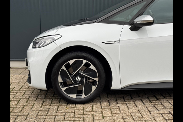 Volkswagen ID.3 First 58 kWh * Steunhaak * Navigatie * Parkeersensoren * Adaptieve Cruise *