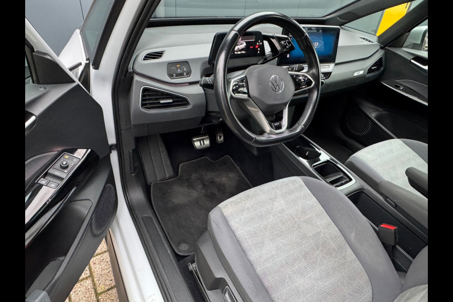 Volkswagen ID.3 First 58 kWh * Steunhaak * Navigatie * Parkeersensoren * Adaptieve Cruise *