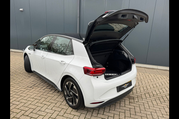 Volkswagen ID.3 First 58 kWh * Steunhaak * Navigatie * Parkeersensoren * Adaptieve Cruise *