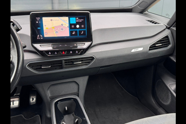 Volkswagen ID.3 First 58 kWh * Steunhaak * Navigatie * Parkeersensoren * Adaptieve Cruise *