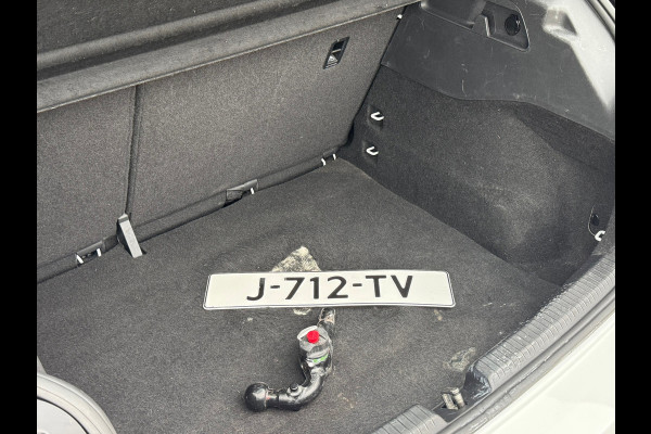 Volkswagen ID.3 First 58 kWh * Steunhaak * Navigatie * Parkeersensoren * Adaptieve Cruise *