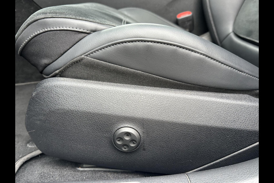 Mercedes-Benz C-Klasse 300 e AMG Line PHEV| SUPER COMPLEET| PANO| ELEK. TREKHAAK. | ELEK. ACHTERKLEP| ELEK. STOELEN| ADAPTIVE CRUISE| DODE HOEK|