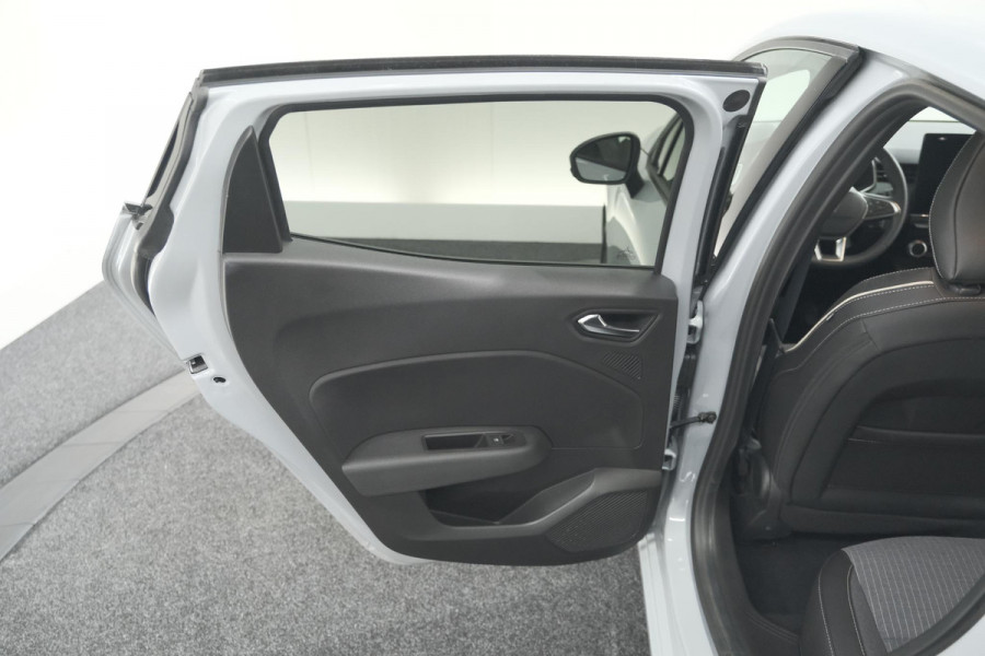 Renault Clio 1.6 E-Tech Full Hybrid 145 techno | 360 Camera | Adaptieve Cruise Control | Dodehoekdetectie | 9.3 Inch Groot Scherm