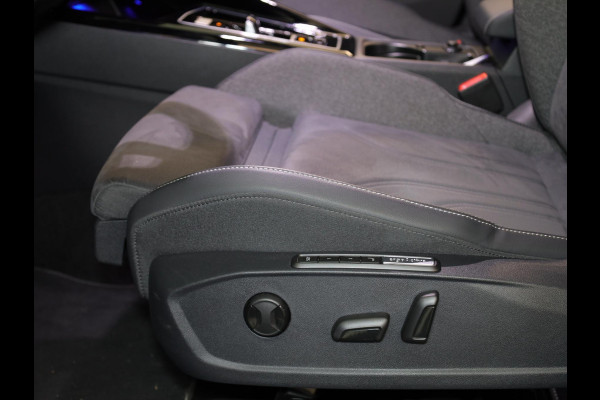 Volkswagen Golf 1.5 eHybrid Style Edition 204PK PHEV | Navigatie | Matrix koplampen | 18"LM velgen | Head up Display |