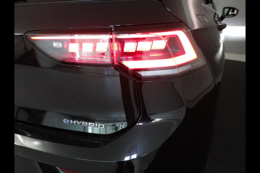 Volkswagen Golf 1.5 eHybrid Style Edition 204PK PHEV | Navigatie | Matrix koplampen | 18"LM velgen | Head up Display |