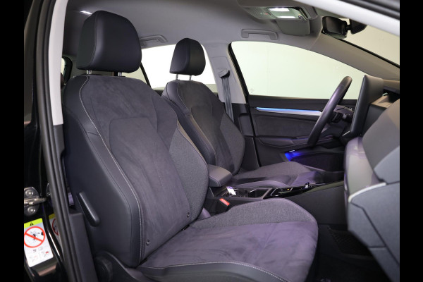 Volkswagen Golf 1.5 eHybrid Style Edition 204PK PHEV | Navigatie | Matrix koplampen | 18"LM velgen | Head up Display |