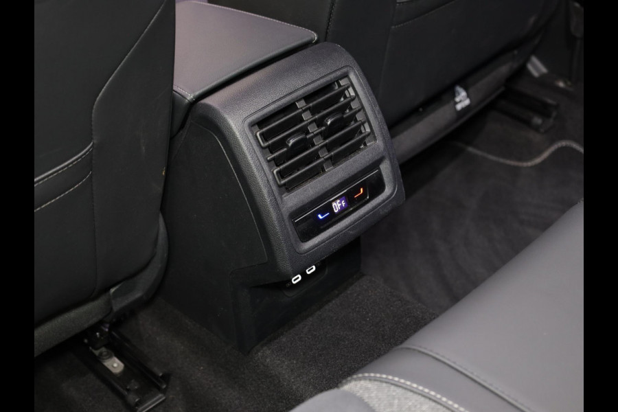 Volkswagen Golf 1.5 eHybrid Style Edition 204PK PHEV | Navigatie | Matrix koplampen | 18"LM velgen | Head up Display |