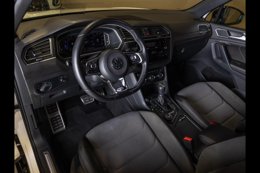 Volkswagen Tiguan 2.0 TSI 4Motion 2x R-Line Blackstyle / 230pk / Panoramadak / Trekhaak / Leder