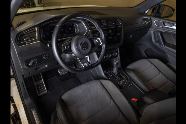 Volkswagen Tiguan 2.0 TSI 4Motion 2x R-Line Blackstyle / 230pk / Panoramadak / Trekhaak / Leder