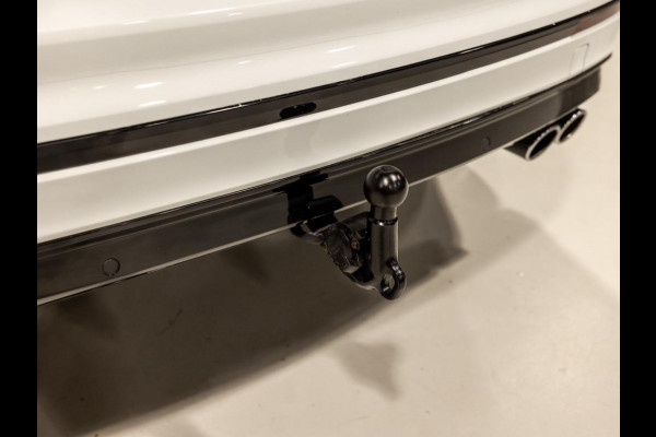 Volkswagen Tiguan 2.0 TSI 4Motion 2x R-Line Blackstyle / 230pk / Panoramadak / Trekhaak / Leder