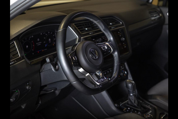 Volkswagen Tiguan 2.0 TSI 4Motion 2x R-Line Blackstyle / 230pk / Panoramadak / Trekhaak / Leder