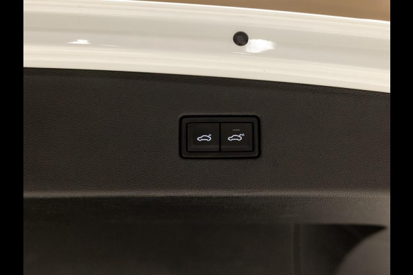 Volkswagen Tiguan 2.0 TSI 4Motion 2x R-Line Blackstyle / 230pk / Panoramadak / Trekhaak / Leder