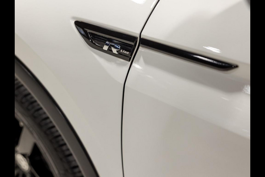 Volkswagen Tiguan 2.0 TSI 4Motion 2x R-Line Blackstyle / 230pk / Panoramadak / Trekhaak / Leder