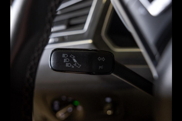 Volkswagen Tiguan 2.0 TSI 4Motion 2x R-Line Blackstyle / 230pk / Panoramadak / Trekhaak / Leder