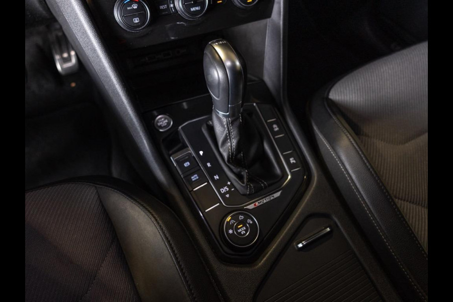 Volkswagen Tiguan 2.0 TSI 4Motion 2x R-Line Blackstyle / 230pk / Panoramadak / Trekhaak / Leder