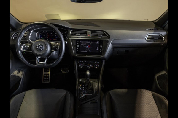 Volkswagen Tiguan 2.0 TSI 4Motion 2x R-Line Blackstyle / 230pk / Panoramadak / Trekhaak / Leder