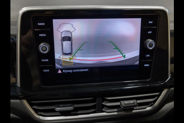 Volkswagen T-Roc 1.5 TSI R-Line Edition / 150pk / Stoel en stuur verwarming / Achteruitrij camera / Keyless /