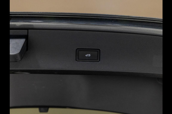 Volkswagen T-Roc 1.5 TSI R-Line Edition / 150pk / Stoel en stuur verwarming / Achteruitrij camera / Keyless /